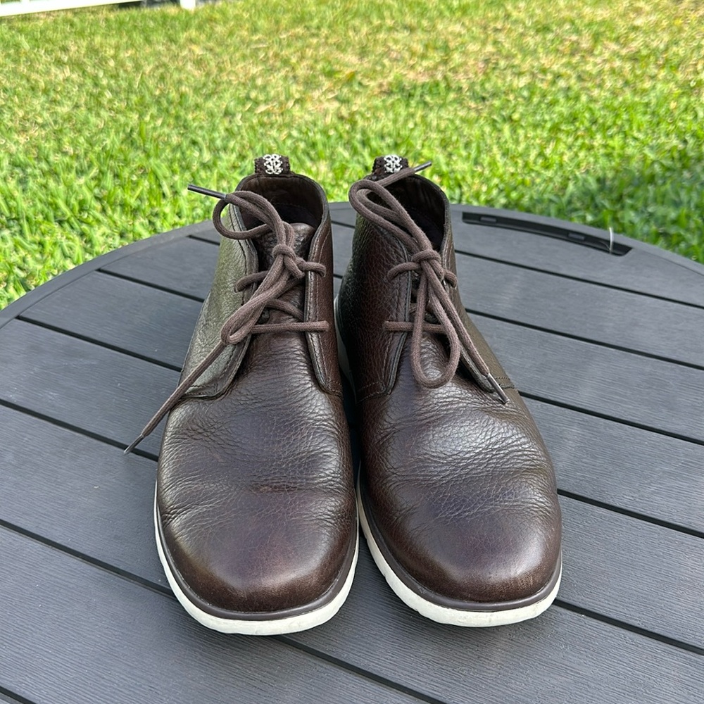 UGG MENS COMFORT SYSTEM BROWN LEATHER LACE UP CHUKKA BOOT SIZE 10 S/N 1013234